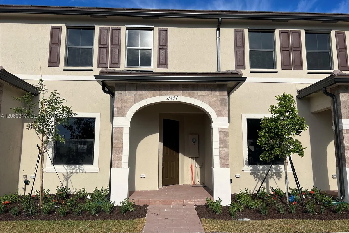 11447 W 34th Ct, Hialeah: photo 1 of 47