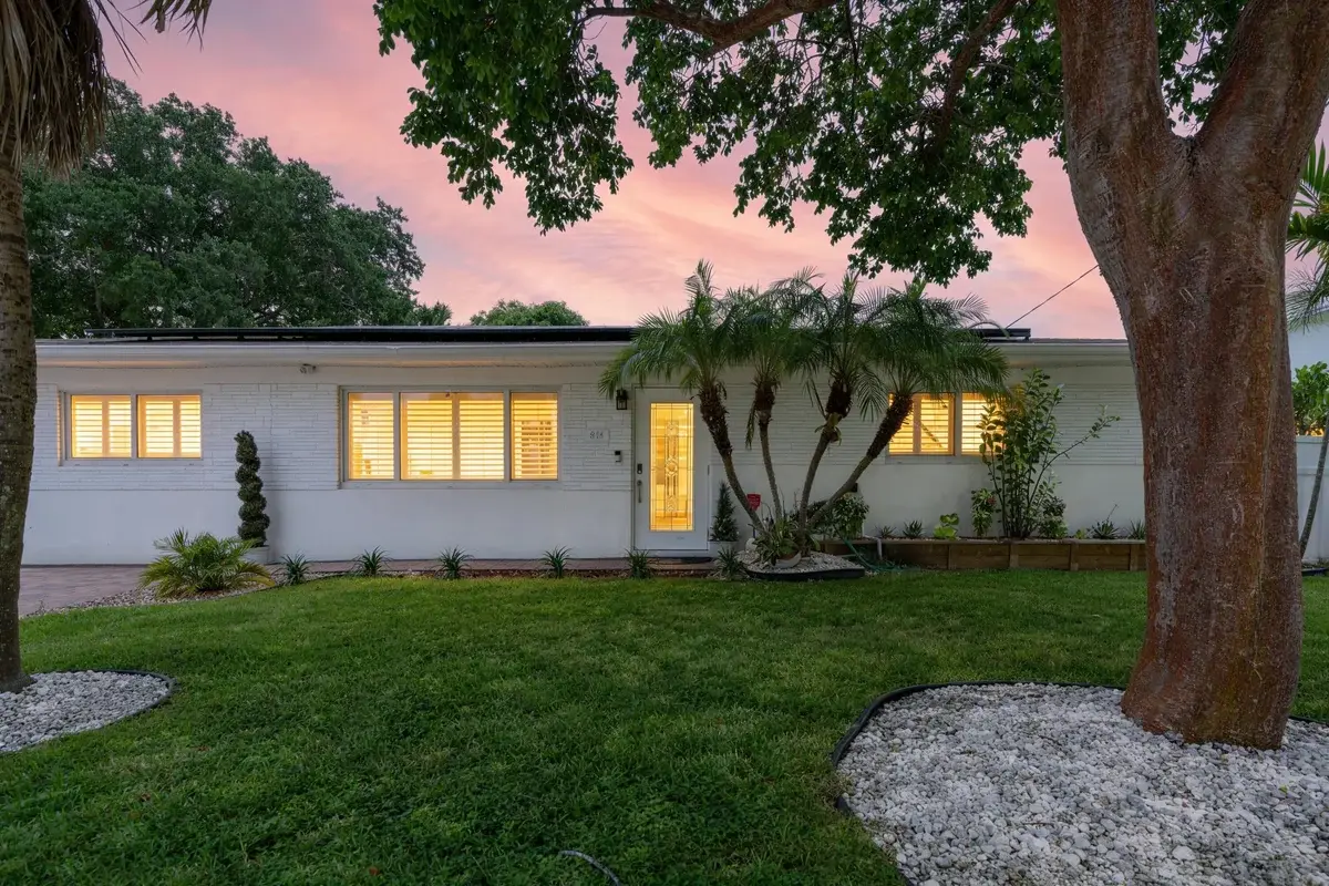 874 NW 2nd Ave, Boca Raton: photo 1 of 47