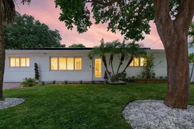 874 NW 2nd Ave, Boca Raton: photo 1 of 47