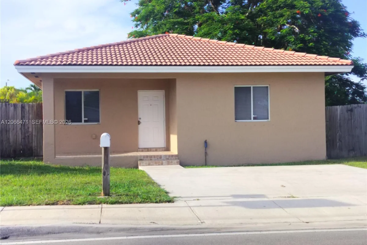 11705 SW 184 St, Miami: photo 1 of 56