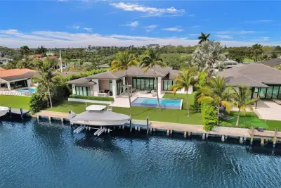 1651 Diplomat Pkwy, Hallandale Beach: photo 1 of 29