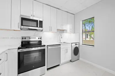 2300 NE 6th Ave #201, Wilton Manors: photo 1 of 33