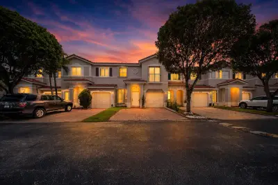 5733 NW 112th Pl, Doral: photo 1 of 37