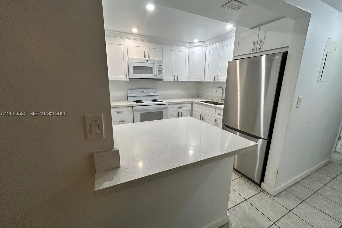 815 SW 30th St #J, Fort Lauderdale: photo 1 of 75