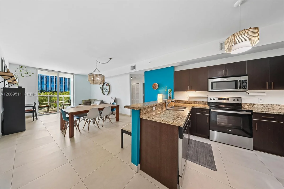 2020 Prairie Ave #302, Miami Beach: photo 1 of 17