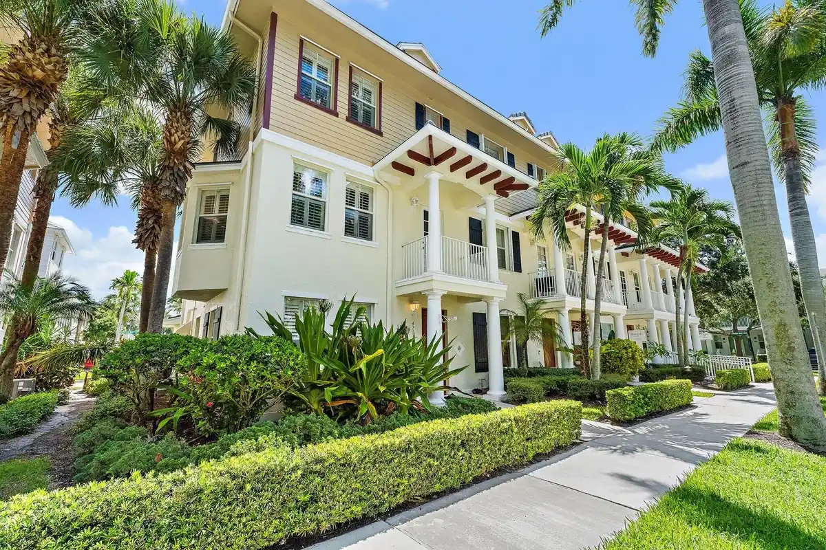4273 E Main St, Jupiter: photo 1 of 35