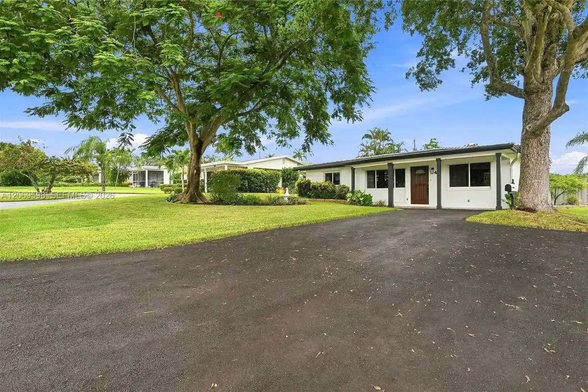 450 SW 1st St, Boca Raton: photo 1 of 39