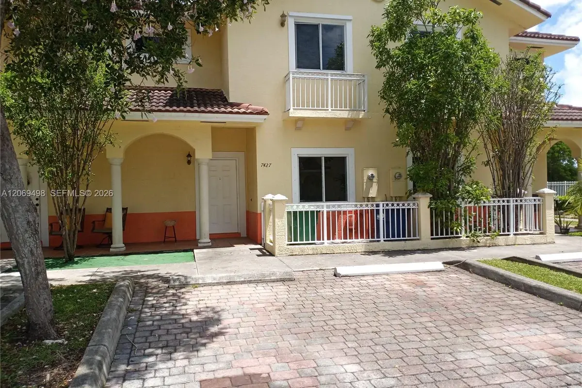 7427 NW 181st Ter, Hialeah: photo 1 of 21