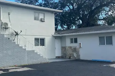 126 NW 8th Ave #1, Dania Beach: photo 1 of 22