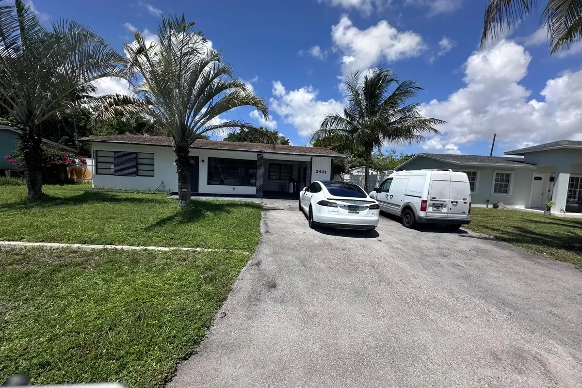 2431 NE 10th Ave NE, Pompano Beach: photo 1 of 15