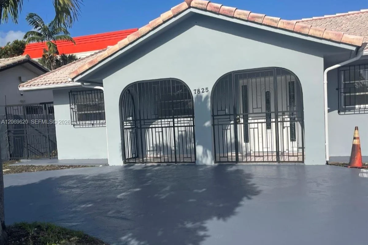 7825 W 4th Ln, Hialeah: photo 1 of 21
