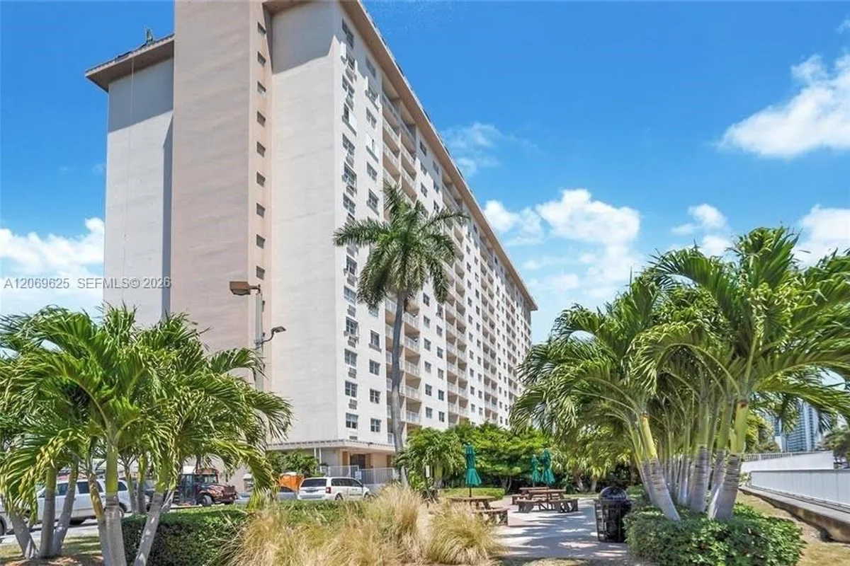 400 Kings Point Dr #316, Sunny Isles Beach: photo 1 of 16