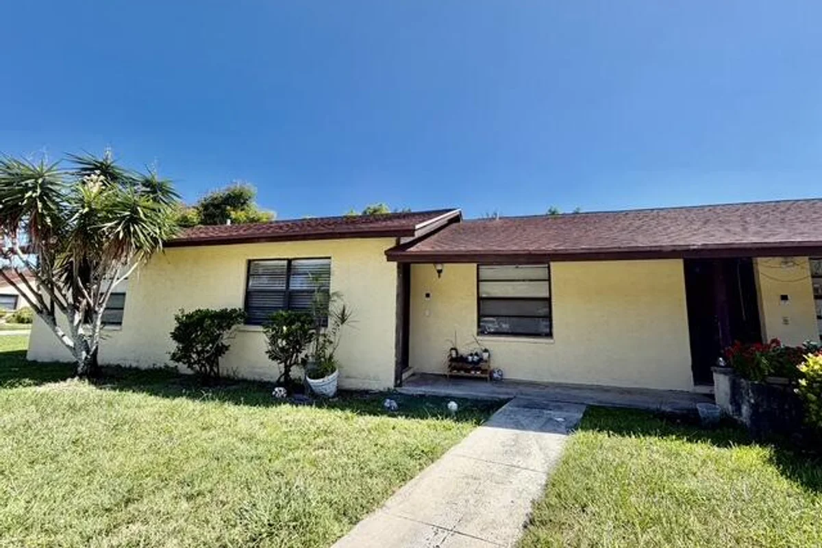 419 Glenwood Dr, West Palm Beach: photo 1 of 13