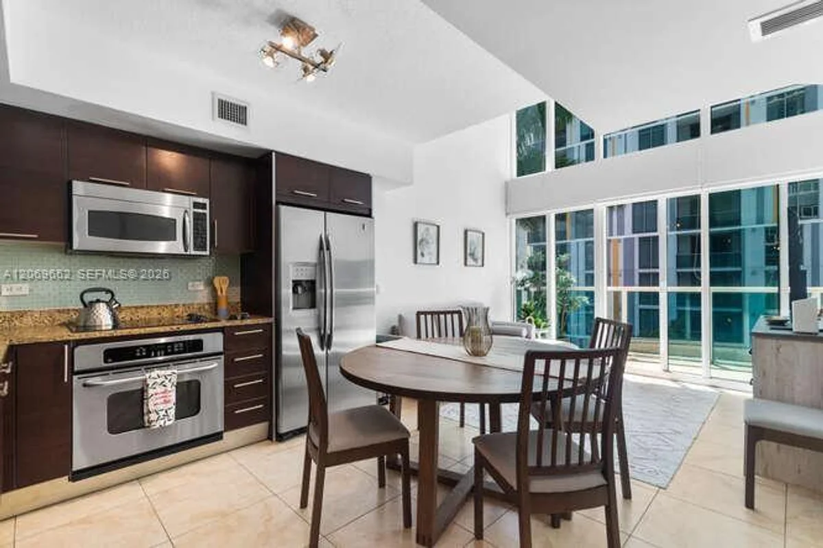 41 SE 5th St #308, Miami: photo 1 of 27