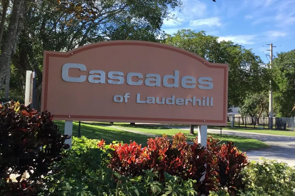 7860 NW 50th St #301, Lauderhill: photo 1 of 33