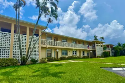 1421 NW 19th Ter #102, Delray Beach: photo 1 of 32