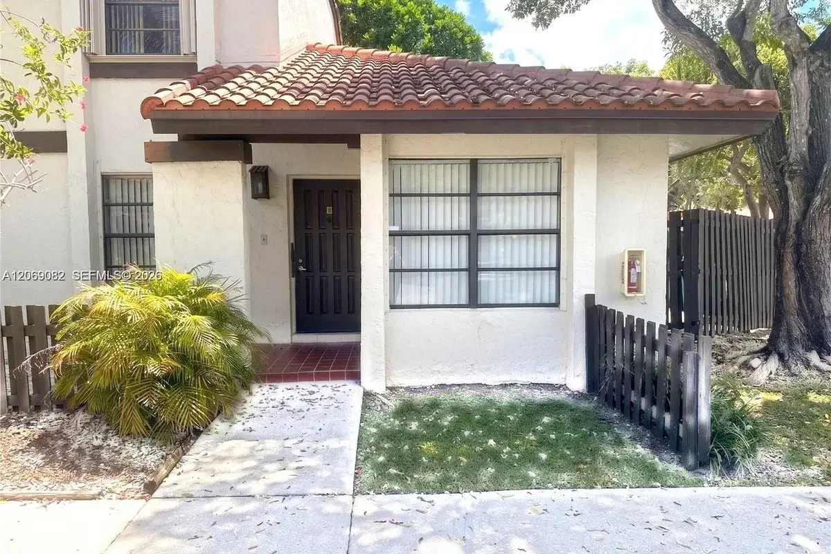 13273 SW 110th Ter #1, Miami: photo 1 of 19