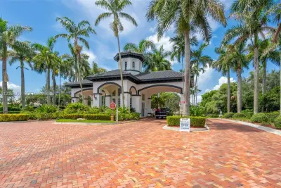 15747 SW 40th St #213, Miramar: photo 1 of 41
