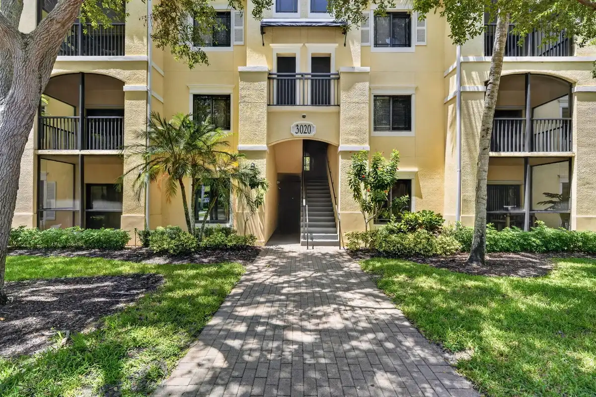 3020 Alcazar Pl #308, Palm Beach Gardens: photo 1 of 52
