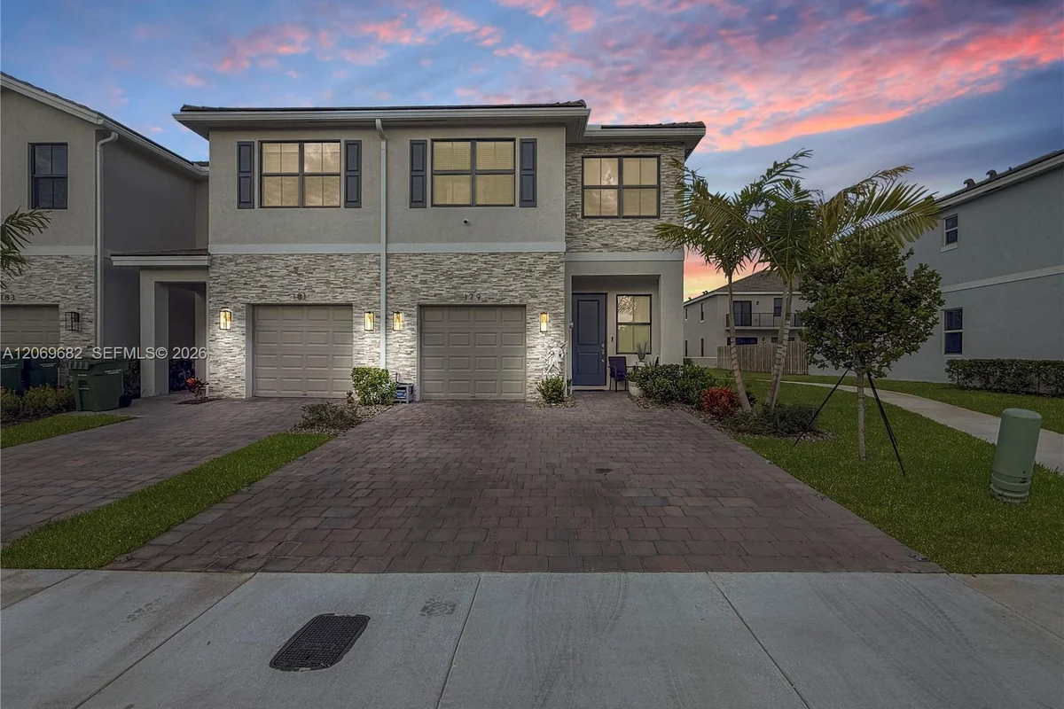 179 NE 13th Cir, Homestead: photo 1 of 26
