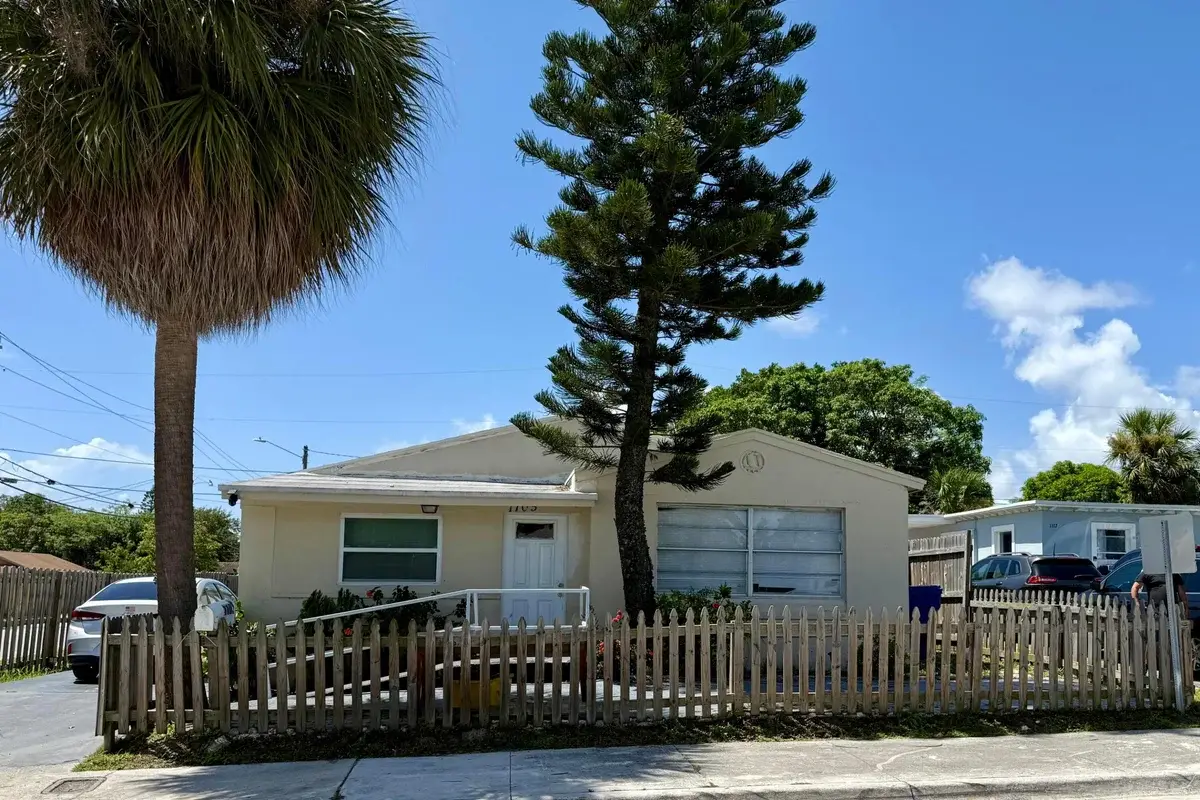 1105 W 34th St, Riviera Beach: photo 1 of 17