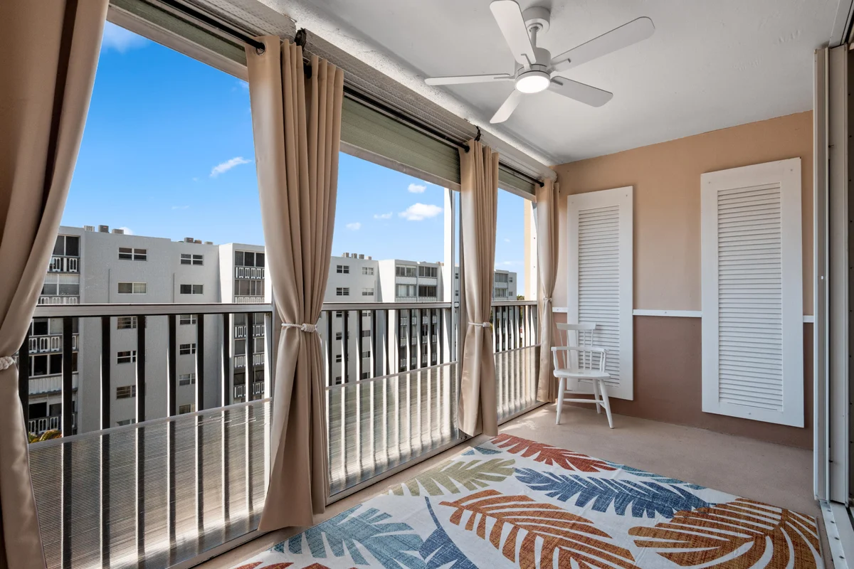 620 NE 12th Ave #602, Hallandale Beach: photo 1 of 41