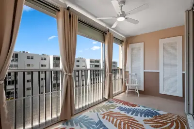620 NE 12th Ave #602, Hallandale Beach: photo 1 of 41