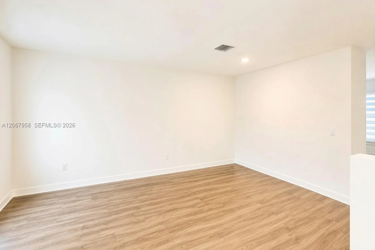 18120 SW 148th Rd, Miami: photo 1 of 25