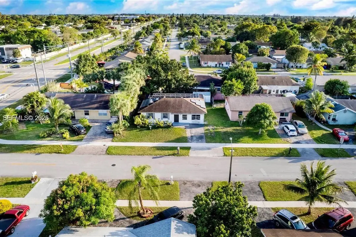 8110 SW 4th Pl, North Lauderdale: photo 1 of 18