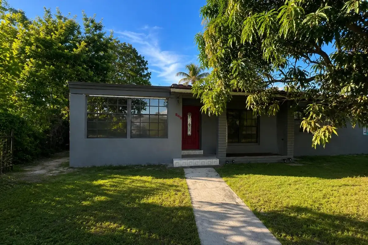 845 NW 144th St, Miami: photo 1 of 5