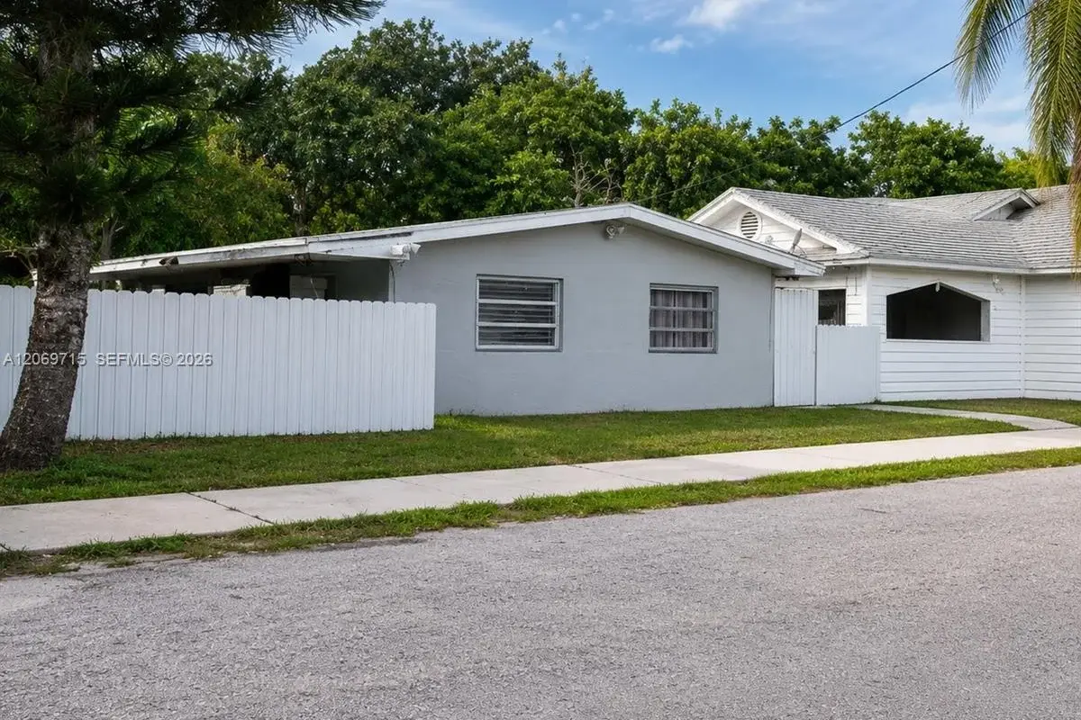 6220 NE Miami Pl, Miami: photo 1 of 6