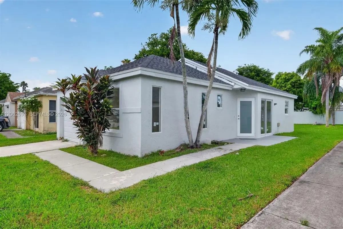 941 SW 7th Pl, Florida City: photo 1 of 28