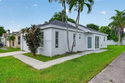 941 SW 7th Pl, Florida City: photo 1 of 28