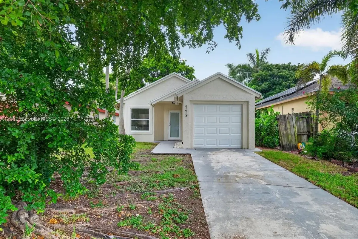 792 SW 9th St, Florida City: photo 1 of 29