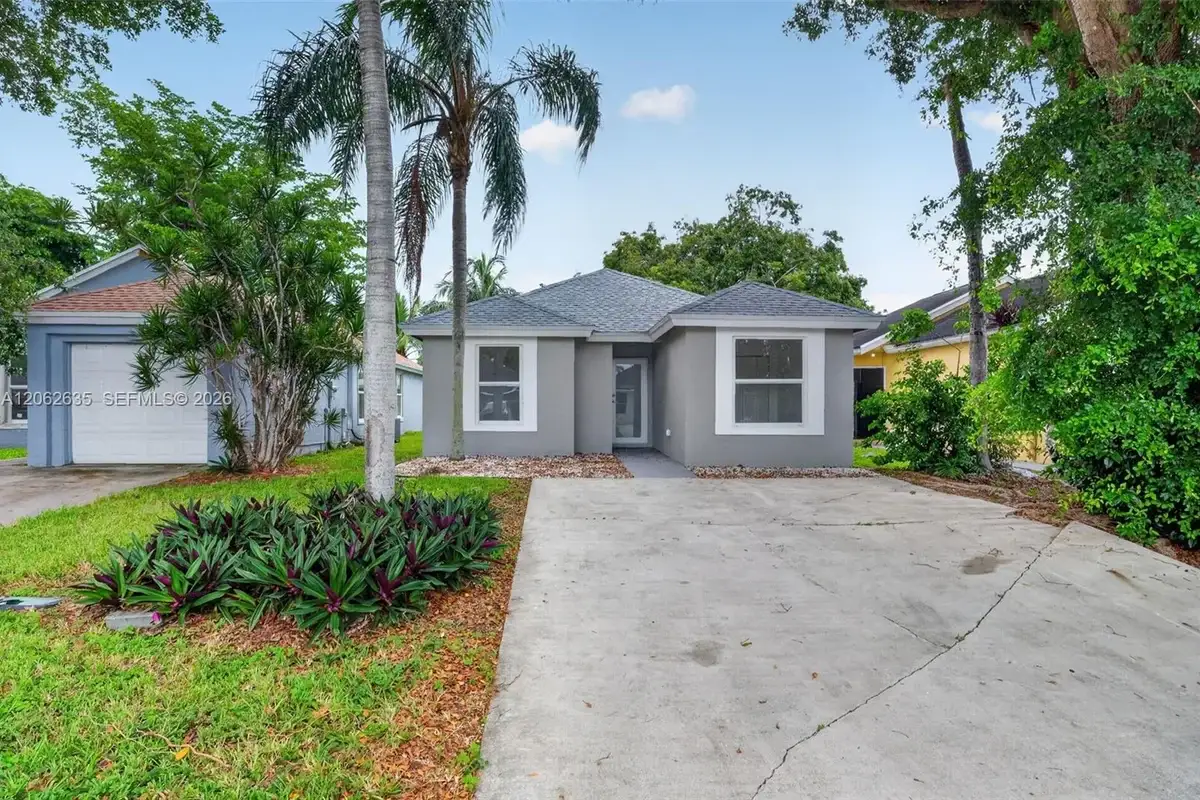 744 SW 9th St, Florida City: photo 1 of 34