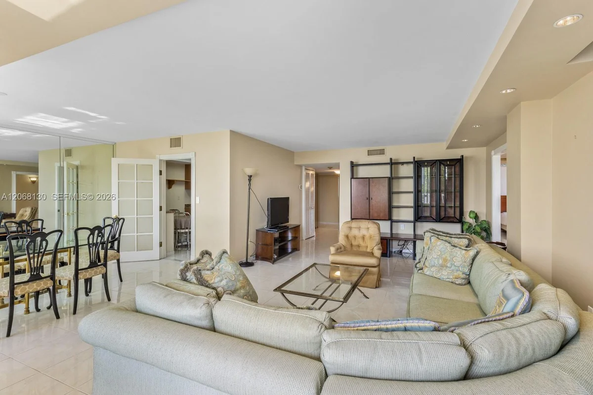 1420 Brickell Bay Dr #601A, Miami: photo 1 of 33