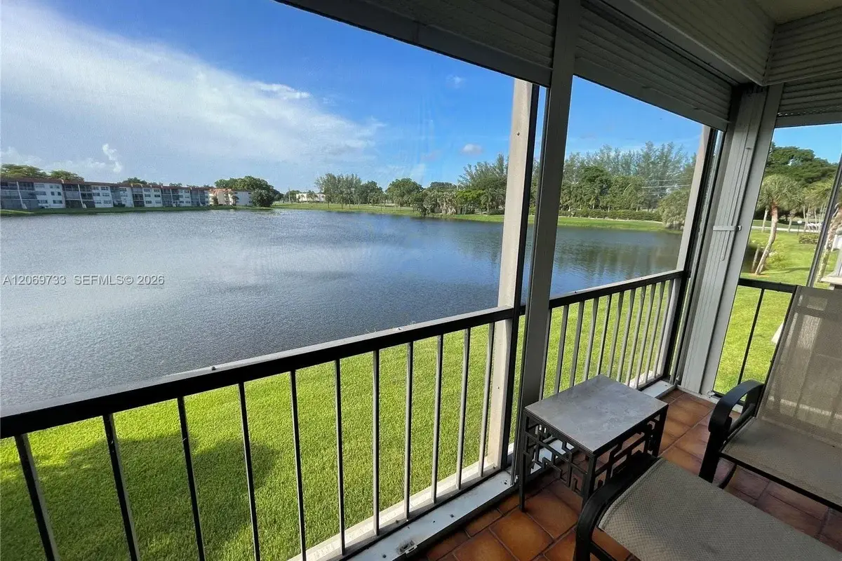 9423 S Hollybrook Lake Dr #203, Pembroke Pines: photo 1 of 23