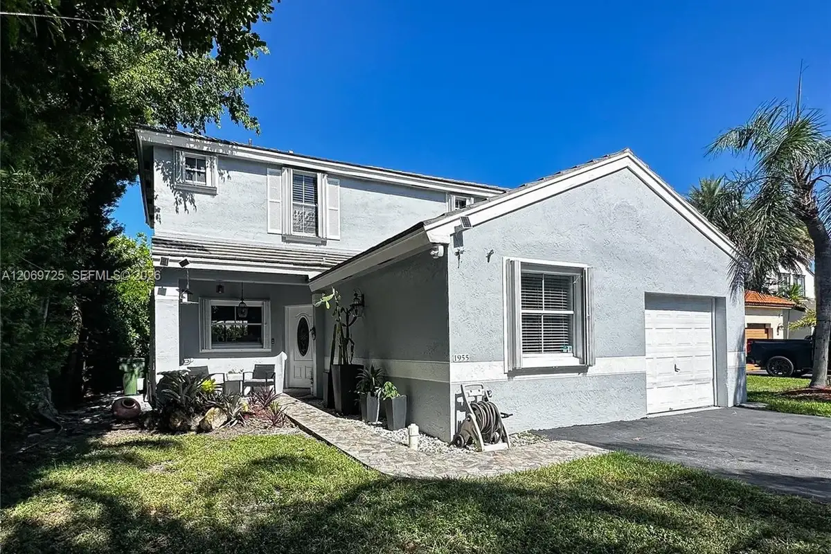 1955 NW 184th Way, Pembroke Pines: photo 1 of 16