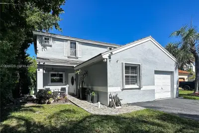 1955 NW 184th Way, Pembroke Pines: photo 1 of 16