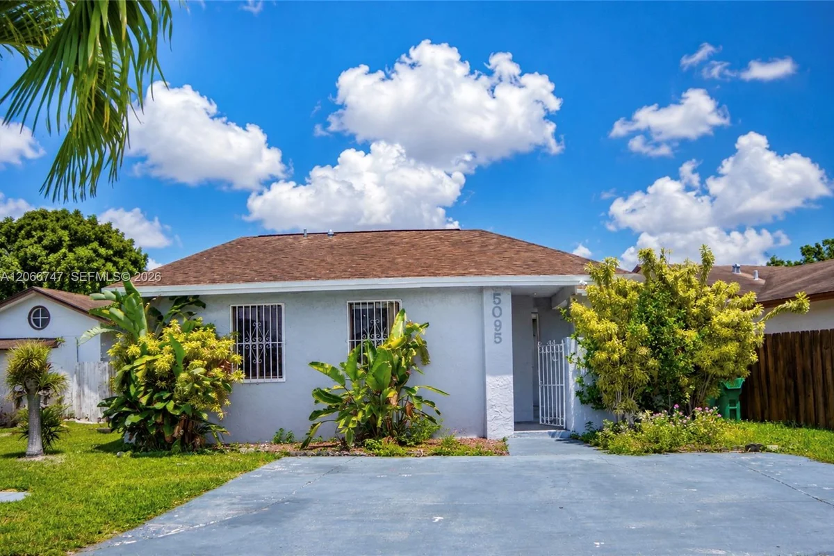 5095 NW 195th Ln, Miami Gardens: photo 1 of 23