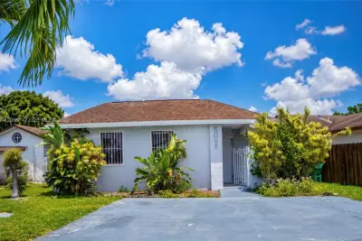5095 NW 195th Ln, Miami Gardens: photo 1 of 23