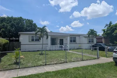 560 NW 184th Ter, Miami Gardens: photo 1 of 38