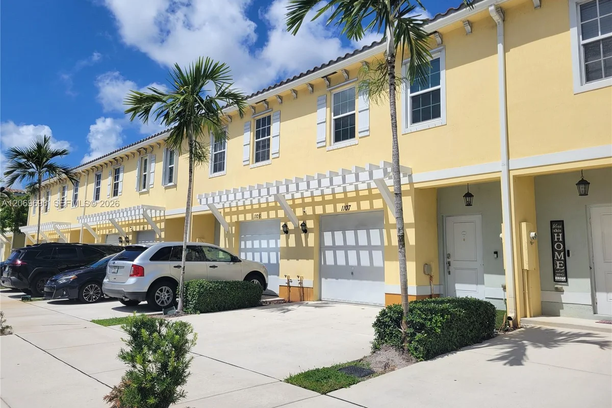 1107 NW 40th Ter, Lauderhill: photo 1 of 38