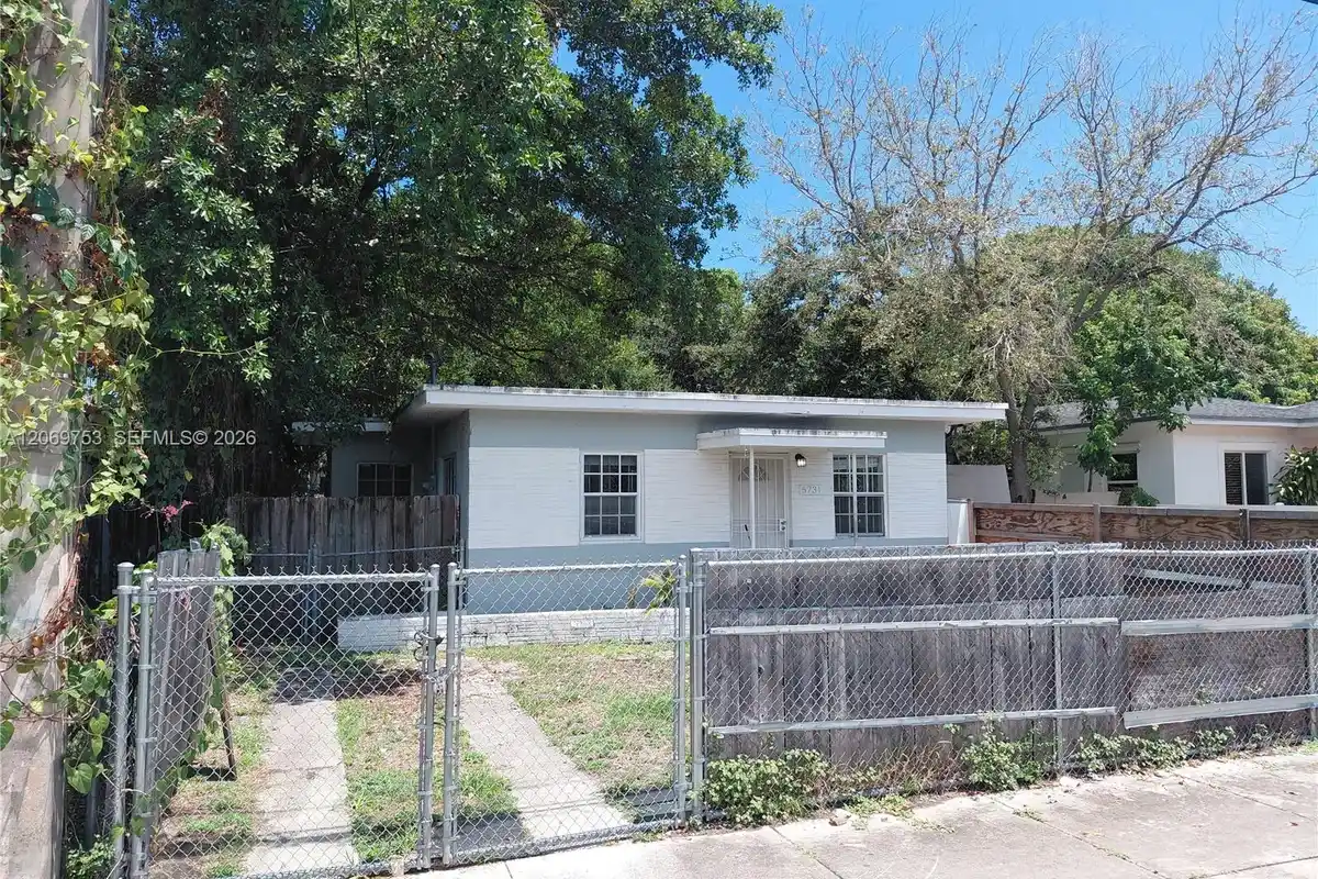 5731 NW 6th Ave, Miami: photo 1 of 23