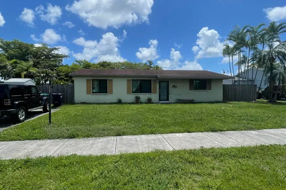 7241 SW 137th Ct, Miami: photo 1 of 8