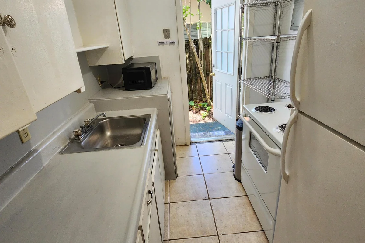 715 SW 4th St #4, Fort Lauderdale: photo 1 of 14