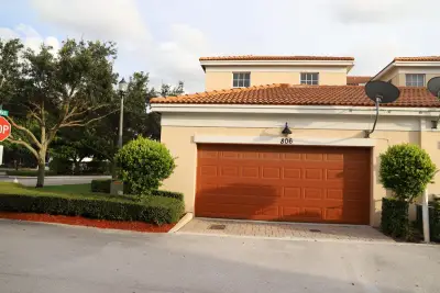 806 NW 82nd Pl, Boca Raton: photo 1 of 38