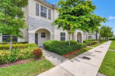 1586 SE 27th Ter, Homestead: photo 1 of 34