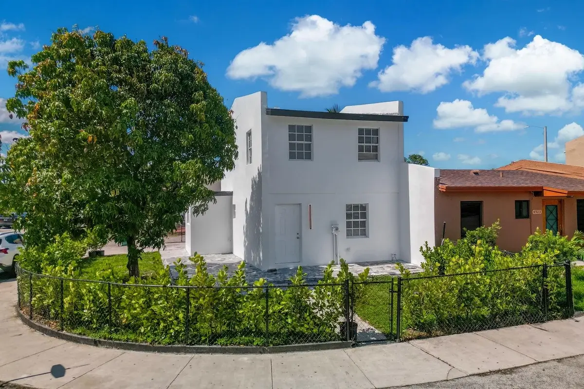 4527 NW 191st Ter, Miami Gardens: photo 1 of 27