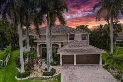 1664 Victoria Pointe Ln, Weston: photo 1 of 56